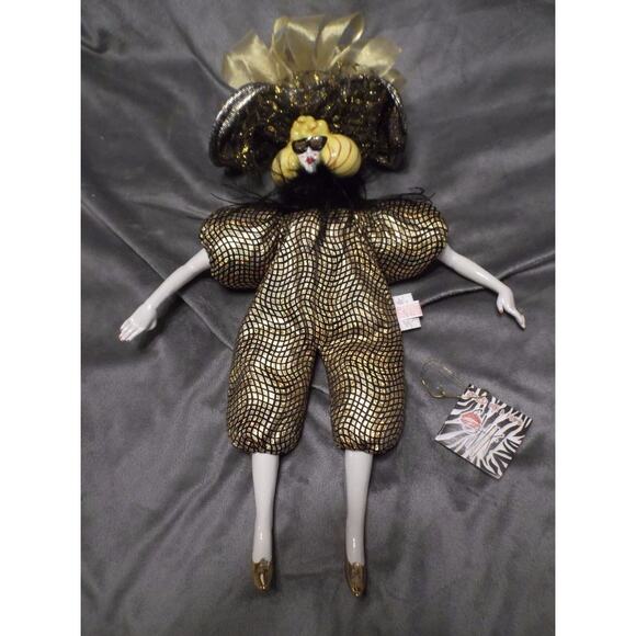 Aunt Gertie Doll SWAK Sealed with a Kiss Lynda Corneille Collectible Gold/Black - Picture 3 of 11